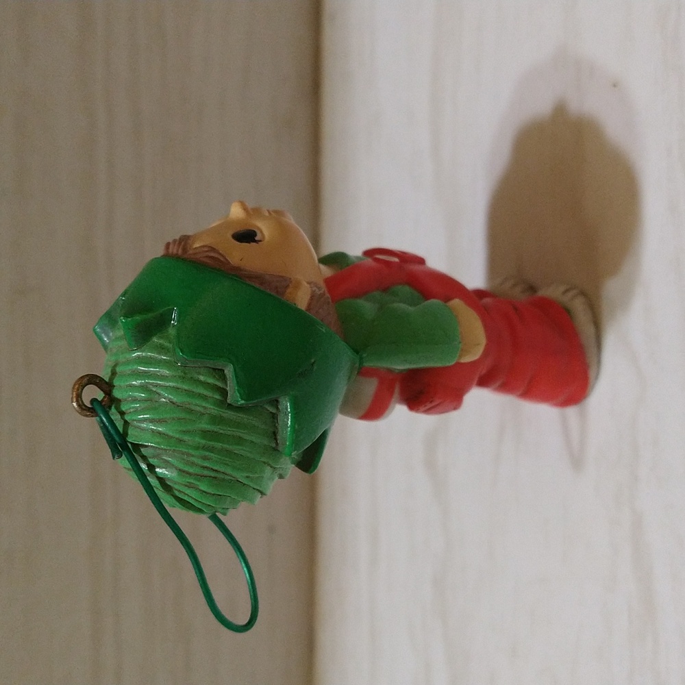 Vintage 1984 Hallmark Keepsake Green Red Kit Christmas Holiday Ornament Elf Boy - Picture 2 of 6